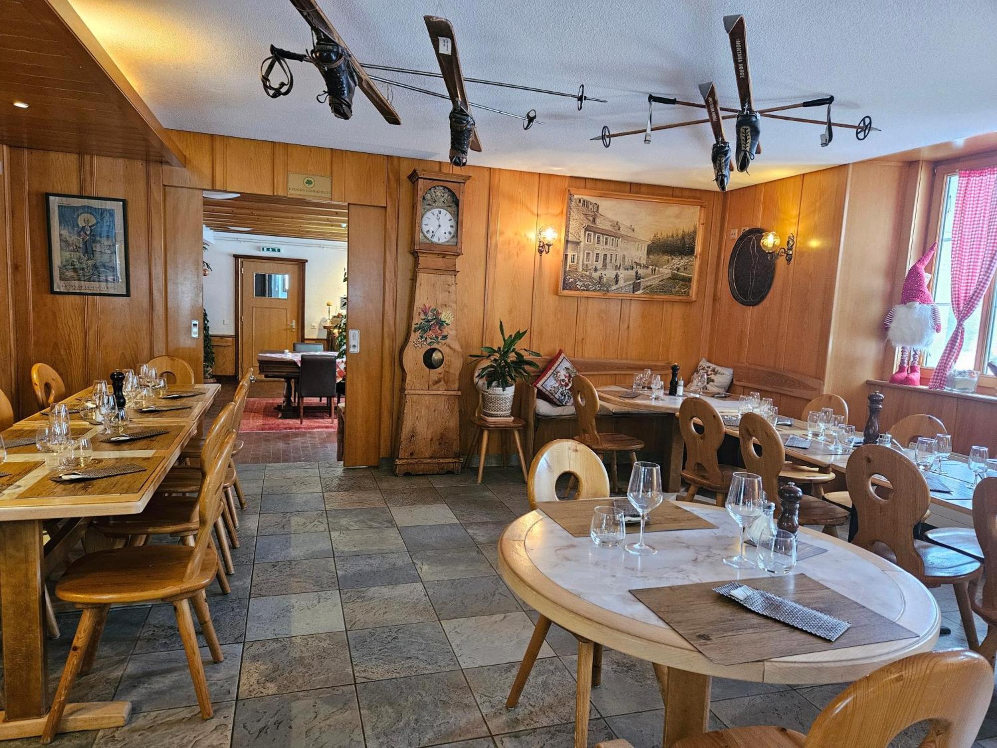 Hotel Restaurant Du Marchairuz Le Brassus Exterior photo